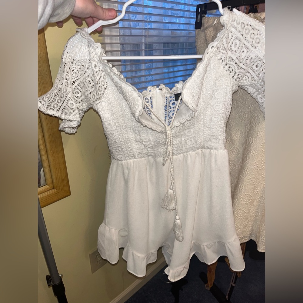 White Romper- size Small- **NEVER WORN** - Picture 4 of 5